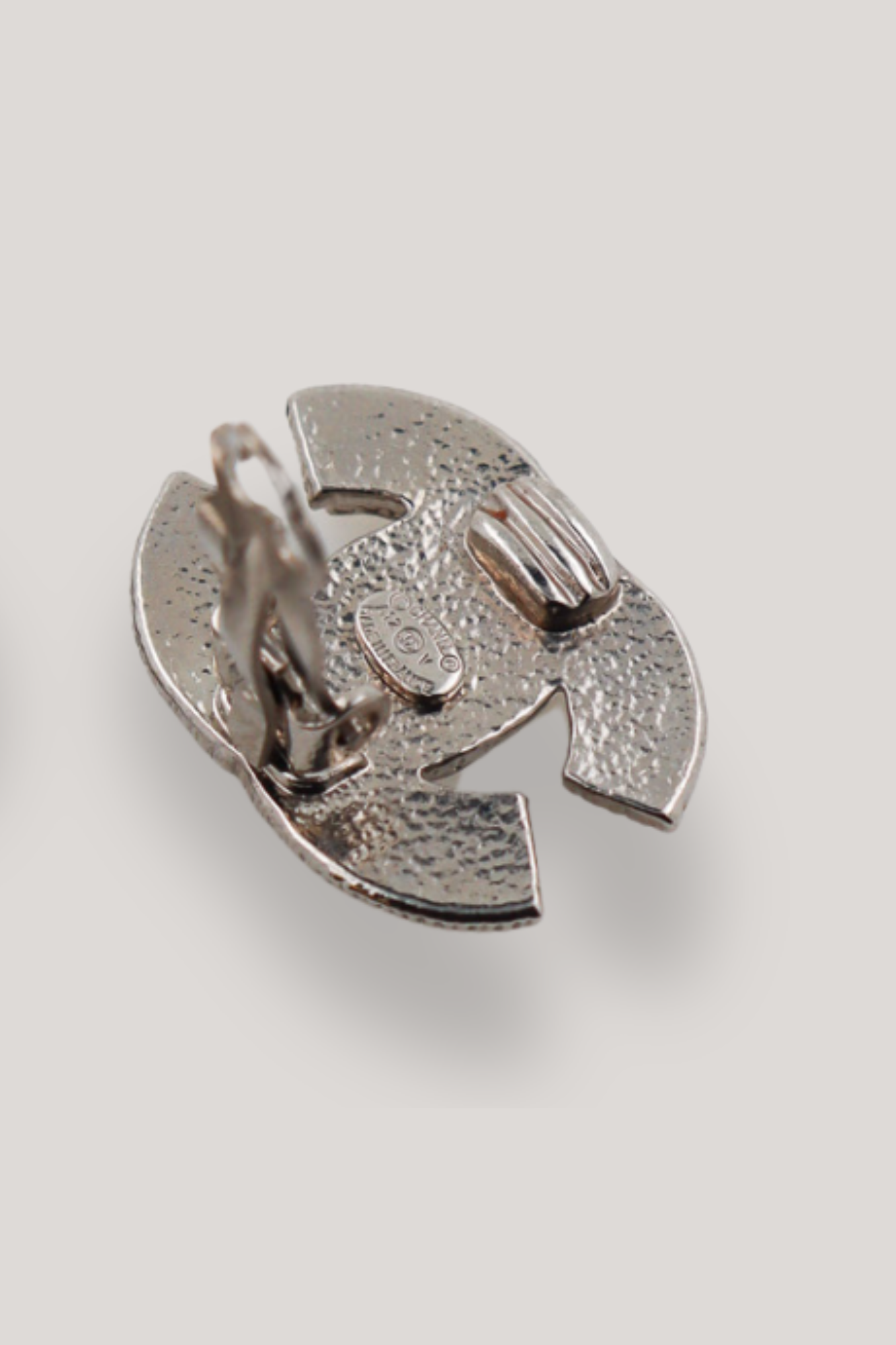 Boucles d'oreilles argentées fermoir clip vintage Chanel 