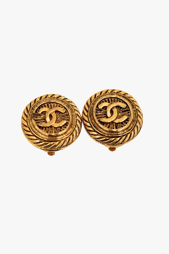 Paire de Boucles d'oreilles vintage cabochon fermoir clip Chanel mode luxe