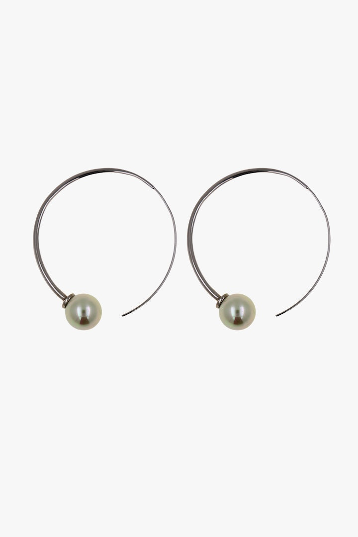 Créoles fine argentée oreilles percées ornée d'une perles fantaisie 