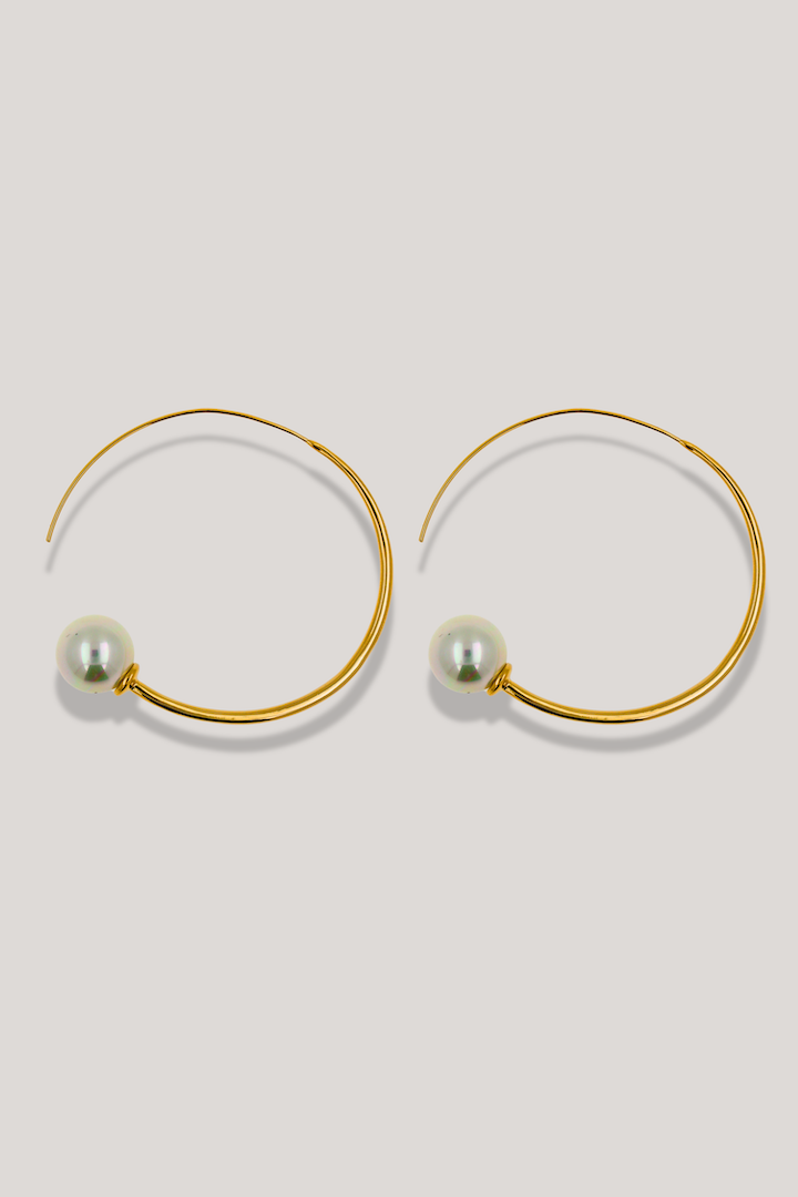 Boucles d'oreilles Créoles fine dorée oreilles percées ornée d'une perles fantaisie vintage