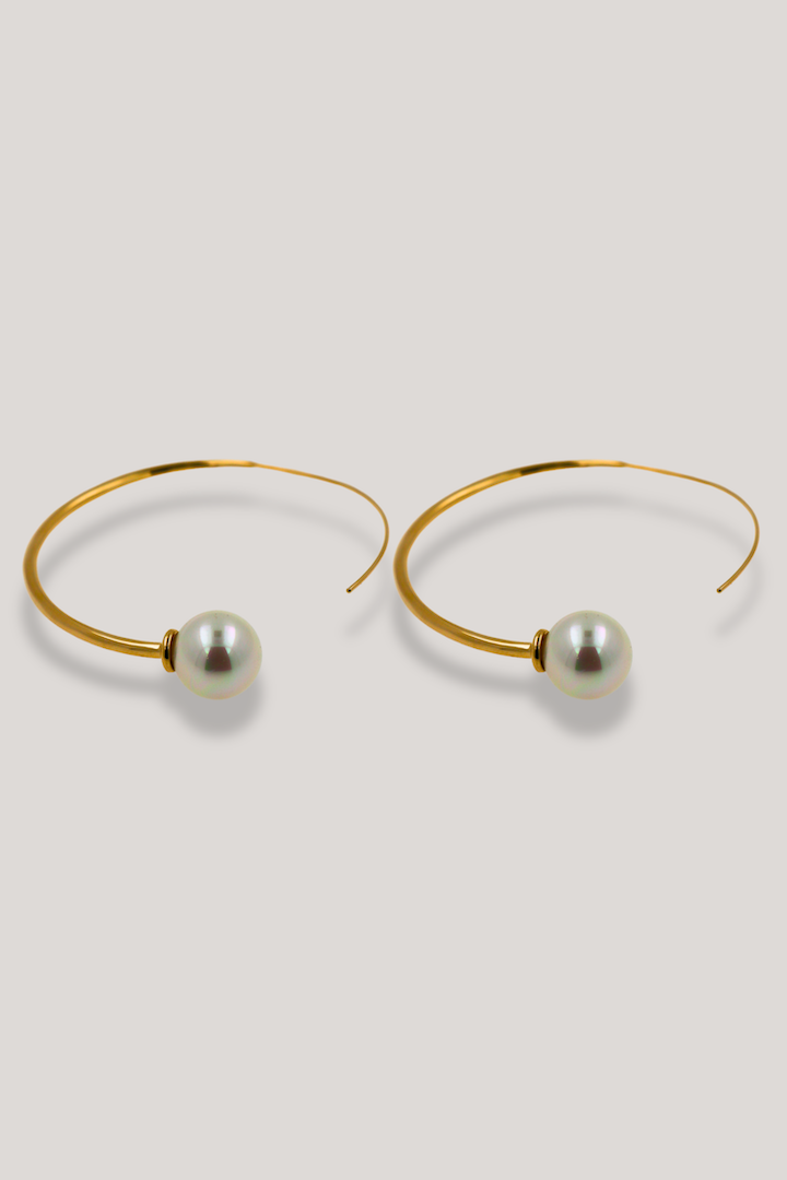 Créoles fine dorée oreilles percées ornée d'une perles fantaisie 