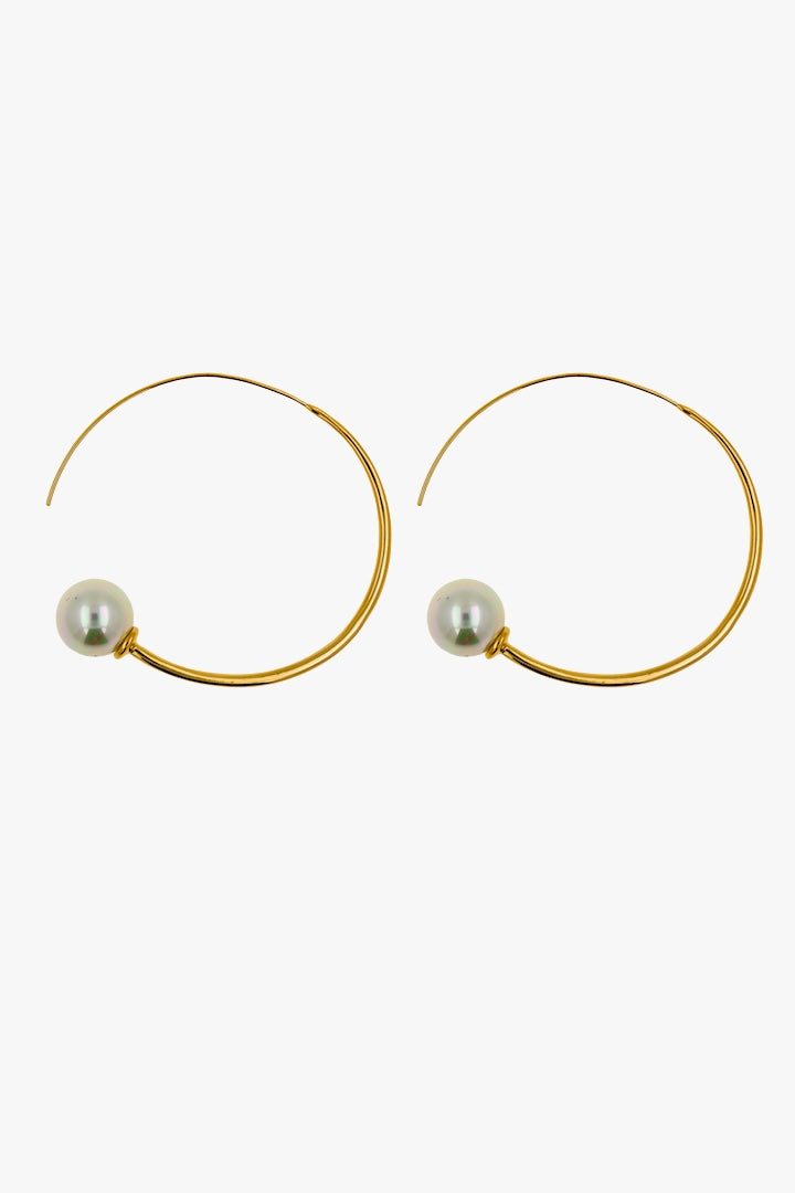 Boucles d'oreilles Créoles fine dorée oreilles percées ornée d'une perles fantaisie vintage