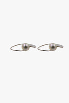 Paire de boucles d'oreilles minimaliste argentée ornée d'une perle oreilles percées vintage 