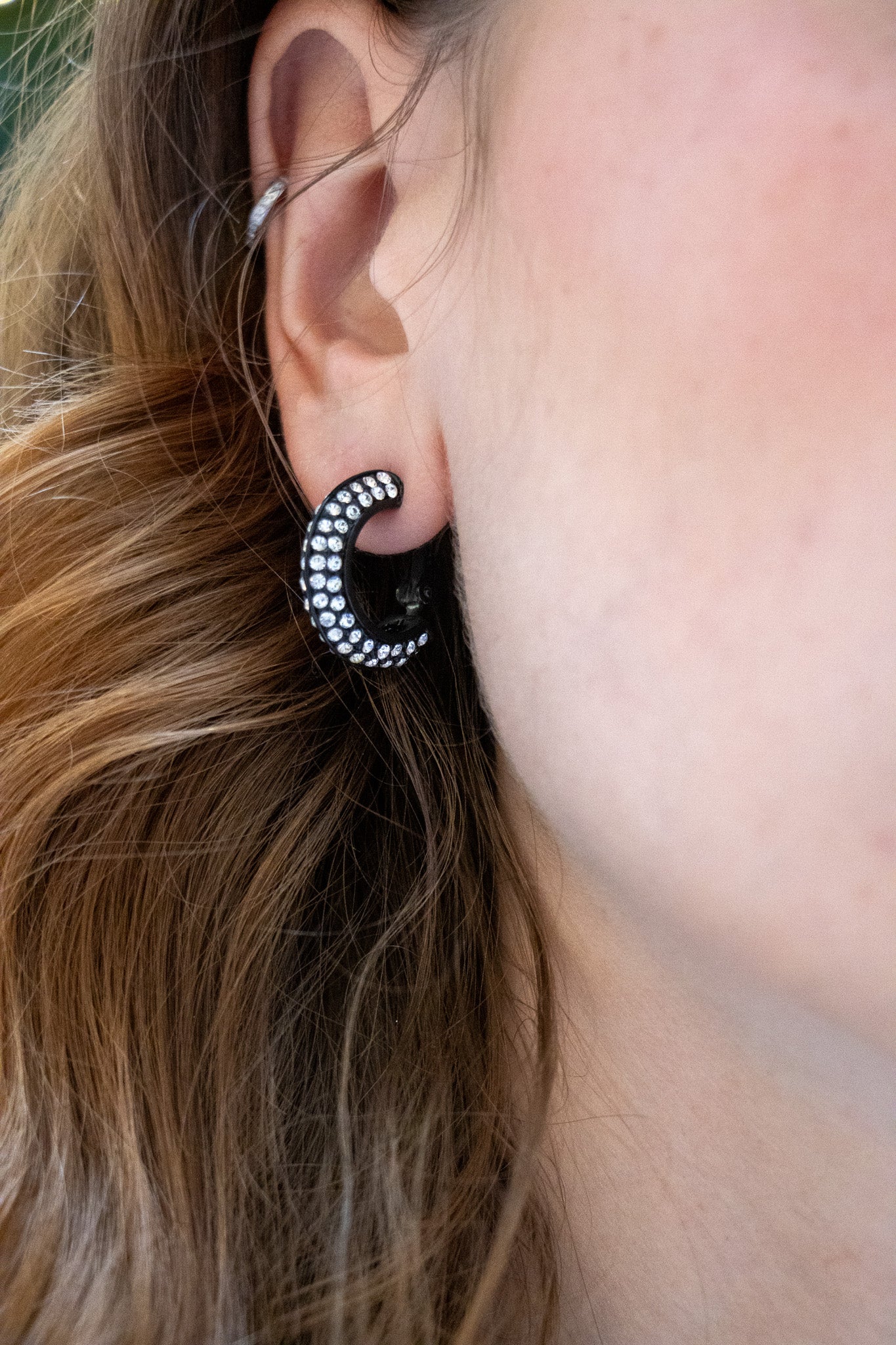 Boucles d'oreilles Noir avec strass cristal portée idée cadeau français