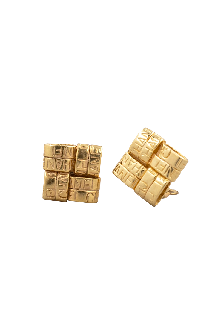 Boucles d'oreilles carré signée chanel dorée 