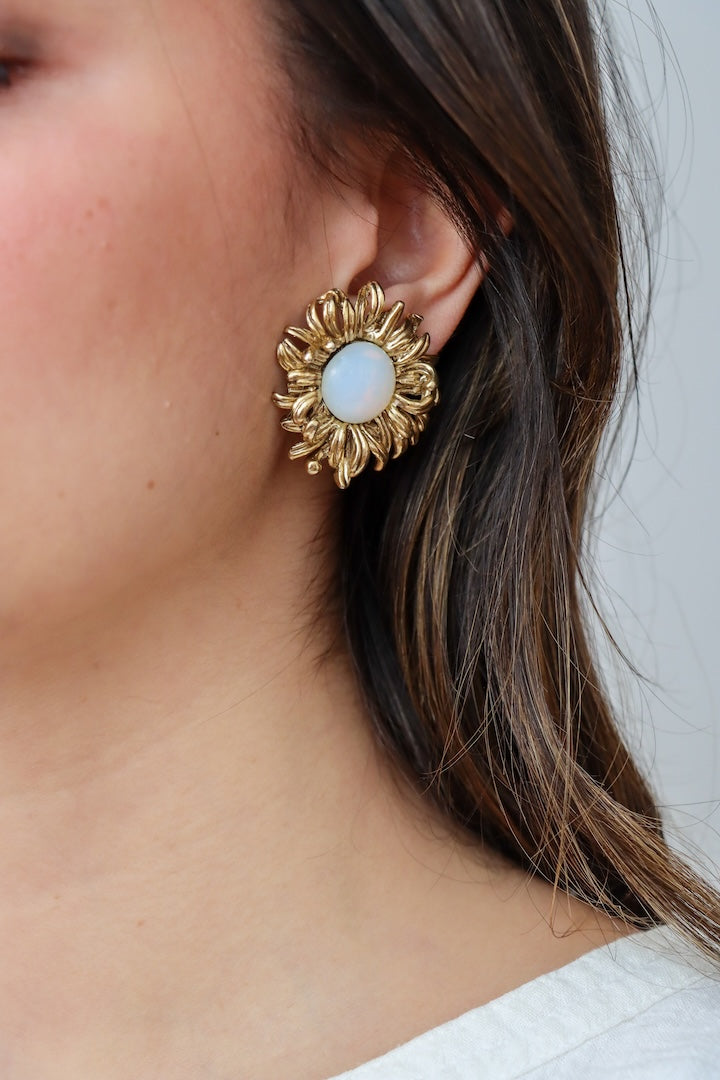 Boucles d'oreilles Soleil Doré centre perles nacrée Oscar de La renta - Vintage Bon Etat 