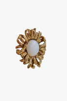 Boucles d'oreilles forme de Soleil Doré centre perle blanchenacrée Oscar de La renta - Vintage