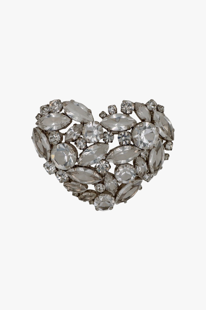 Broche vintage en forme de coeur avec des strass brillant 