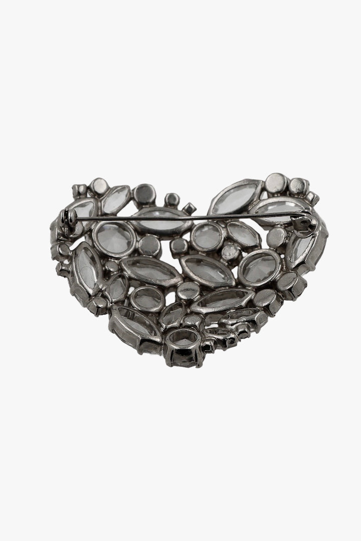 Broche en forme de cour de dos composé de strass 