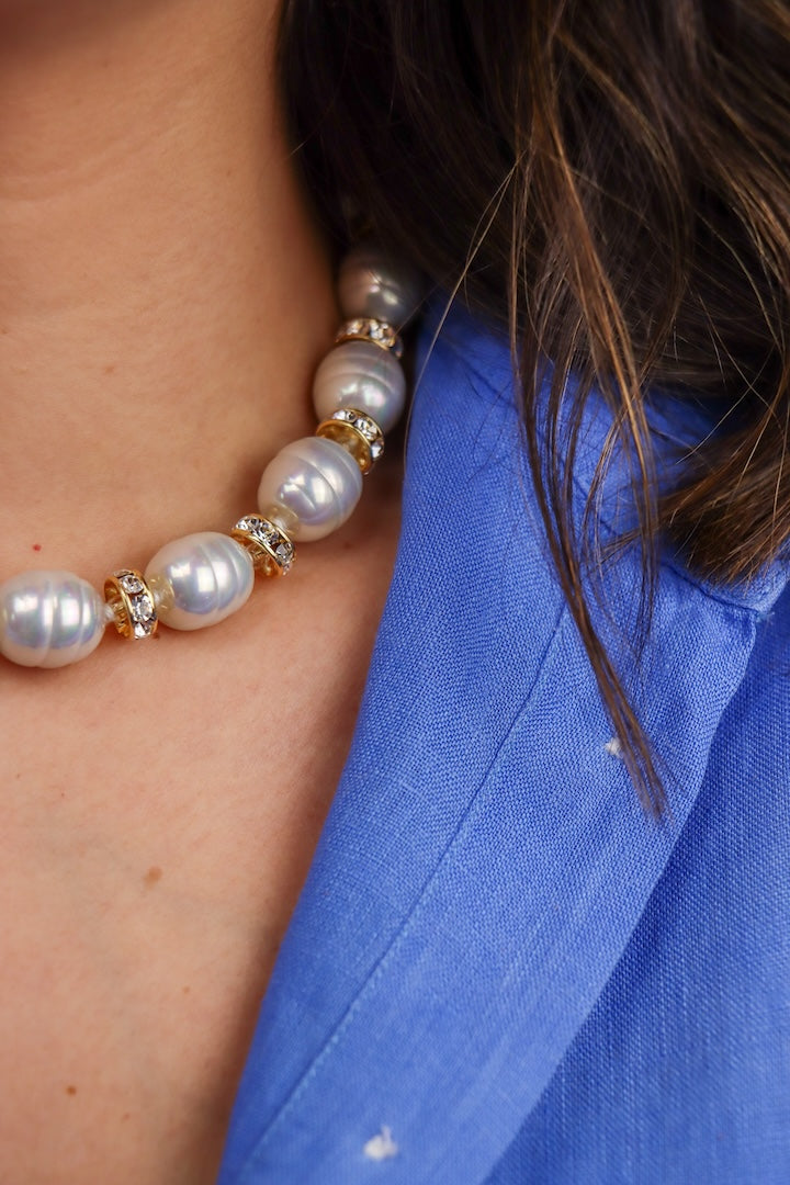 Collier de perles fantaisie blanches nacrée et strass Swarovski 