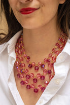 Bijou couture rose aux perles facettées aurore boréalis, raffinement et féminité, atelier Paris
