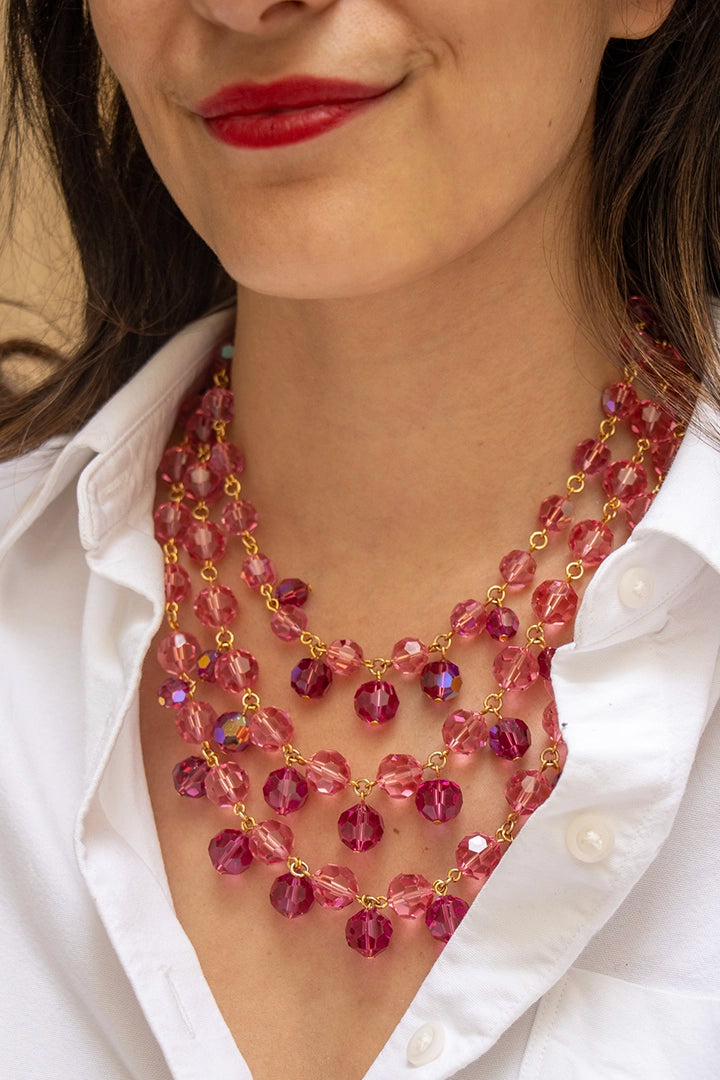 Bijou couture rose aux perles facettées aurore boréalis, raffinement et féminité, atelier Paris