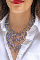 Bijou d'affirmation bleu aux perles aurore boréalis, raffinement couture, maison parisienne 1945