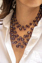 Collier Hylia violet perles cristal facettées irisées, bijou couture artisanal porté au cou