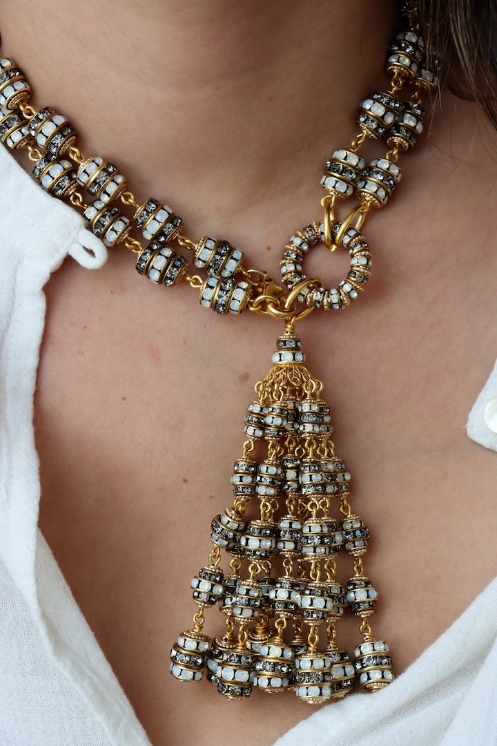 Collier long en rondelle de strass opaline et métal doré - bijou fait main en France 