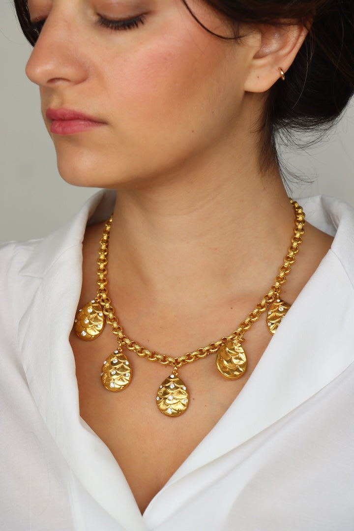 collier doré à breloques vintage et strass - bijou fait à la main - Bijou fantaisie 