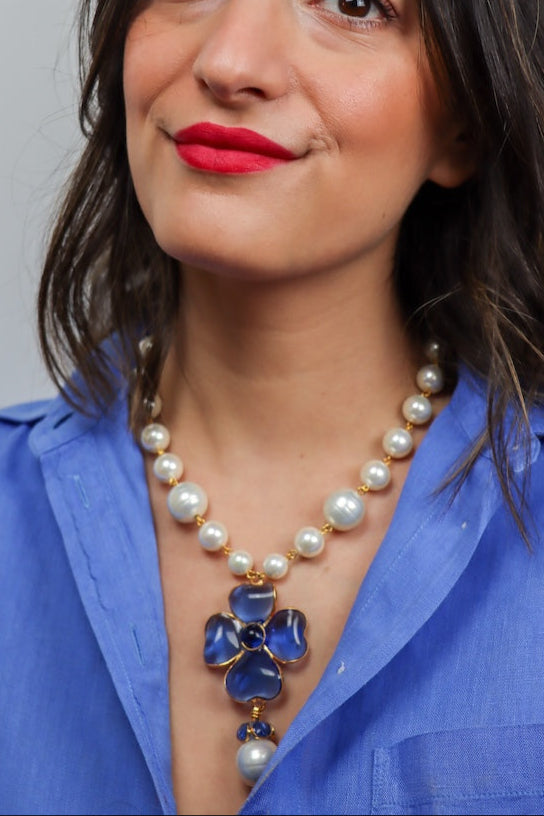 Collier en perles fantaisie et en pâte de verre bleu saphir fait à la main à paris 