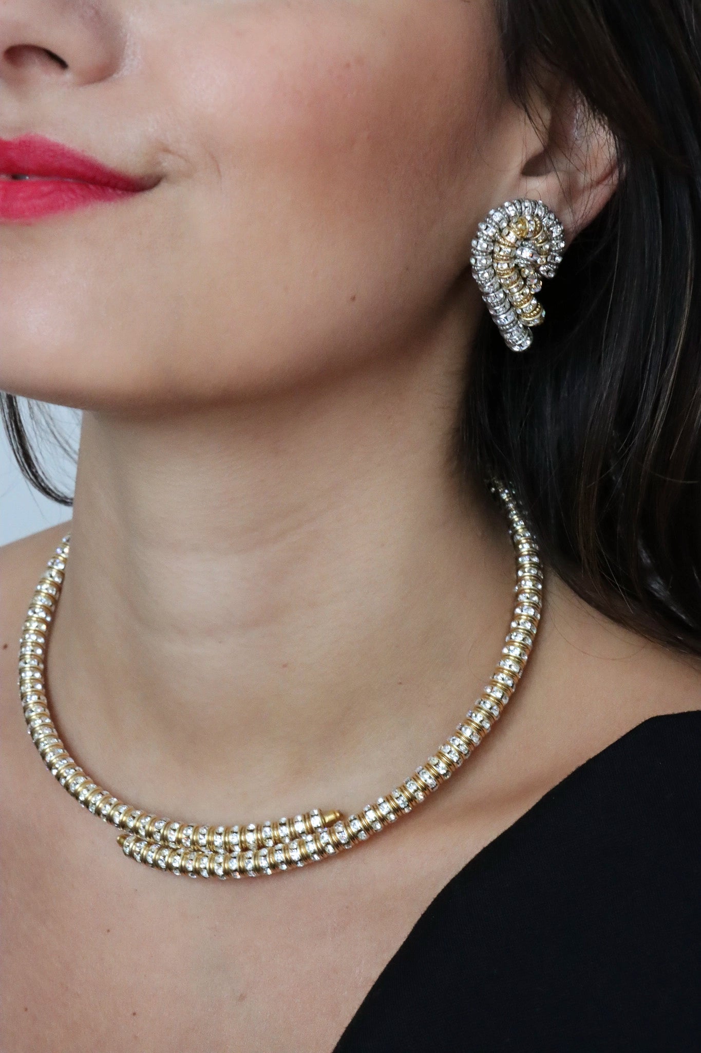 Parure collier Mabrouk et boucles d'oreilles Mayfair dorées, atelier parisien Françoise Montague