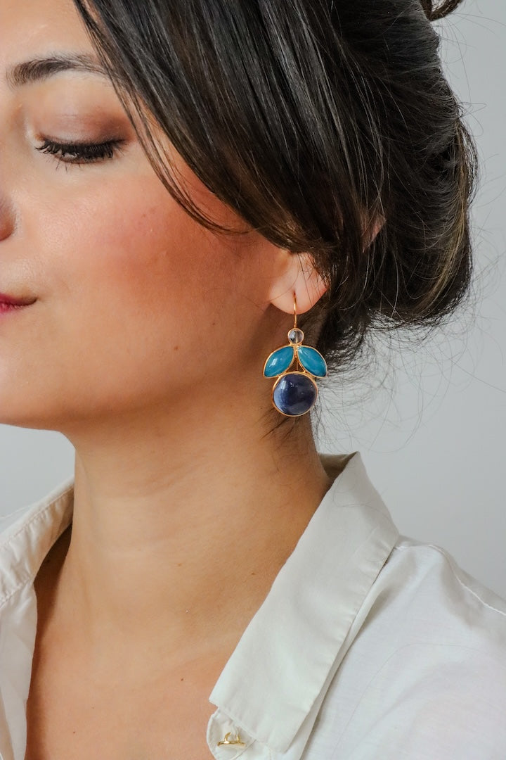 Paire de boucles d'oreilles en pâte de verre bleu 