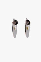 Bijou fantaisie Boucles d'oreilles argentée en forme de cercle et ornée d'une petite perles nacrée 