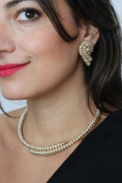 Détail rondelles strass des boucles d'oreilles Mayfair — atelier Françoise Montague Paris