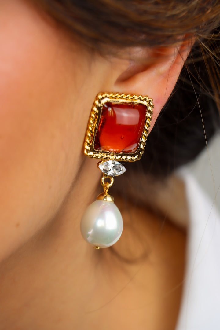 Boucles d'oreilles fantaisies pendantes fermoir clip en pâte de verre et perles Orange miel 