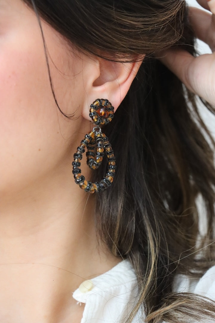 Boucles d'oreilles petite taille perles marron et rondelle de strass couleur noir )) fermoir clip 