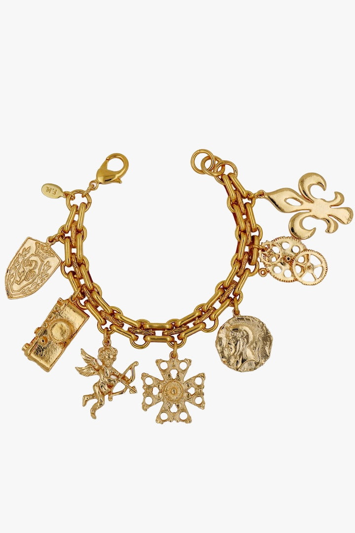Bracelet à breloques fait main, plaqué or 24 carats, avec des symboles vintage uniques, élégant et intemporel, idéal pour toute occasion.