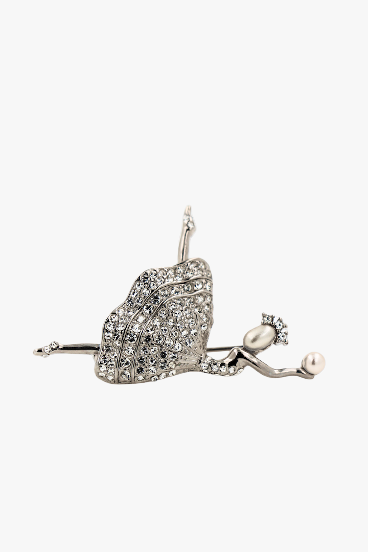 Broche vintage couleur argentée en forme de danseuse opéra étoile ornée de perles et de strass brillant 