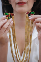 Collier Sakura, fermoir des chaînes multi-rangs en métal doré, création Françoise Montague Paris