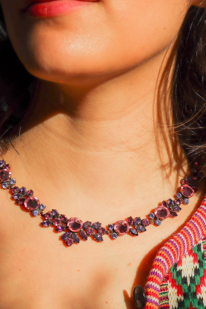 Collier femme vintage en strass violet et rose 