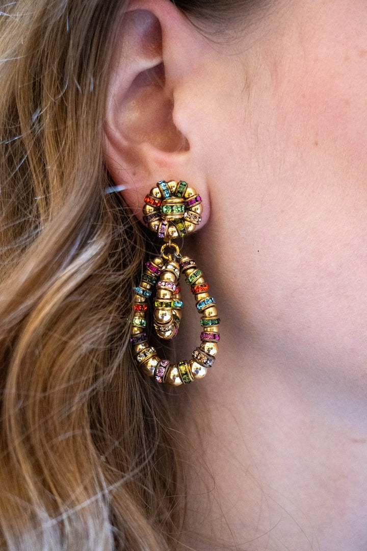 petites boucles d'oreilles pendantes faites à la main en perles dorées et rondelle de strass multi colore