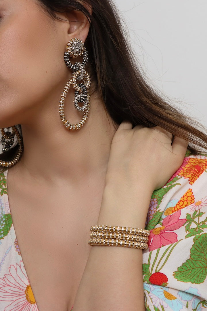 Boucles d'oreilles XXL dorées et noires en strass et en perles fabriqué à la main - Françoise Montague 