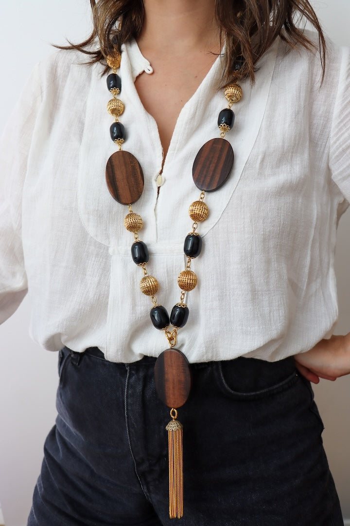 Collier Long avec détail de rond en bois, de perles travaillées doré et noir - Sautoir Fantaisie de luxe fait à la main 
